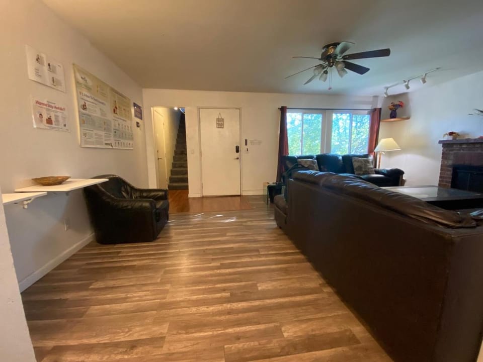 WHOLE Family - Rosemont Hostel in Sacramento