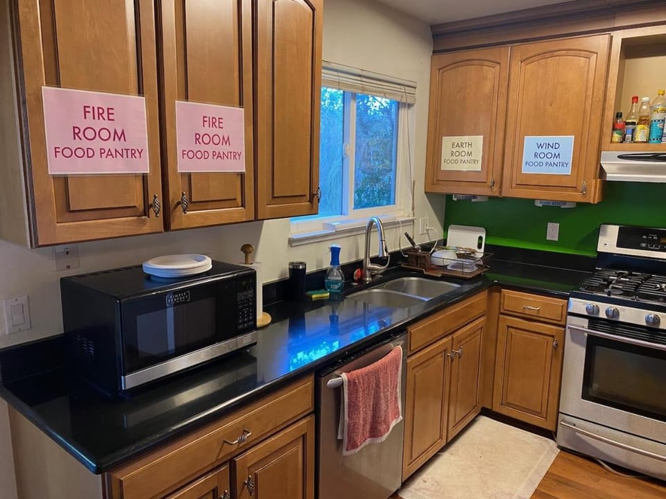 WHOLE Family - Rosemont Hostel in Sacramento