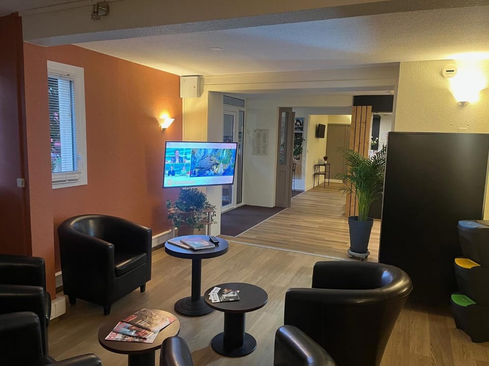 Shared lounge/TV area