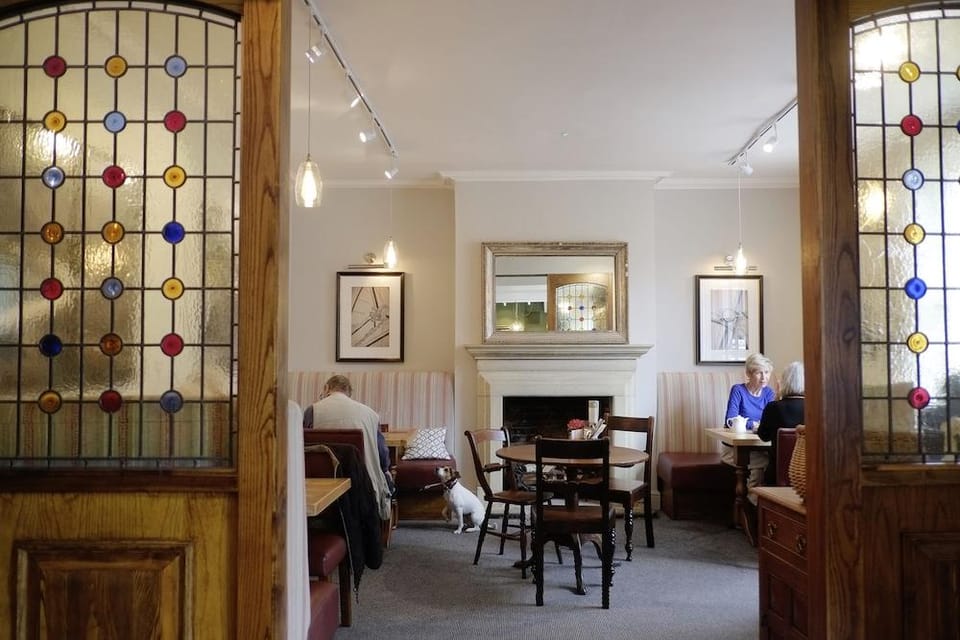 The Rose and Crown Hotel in Warwick