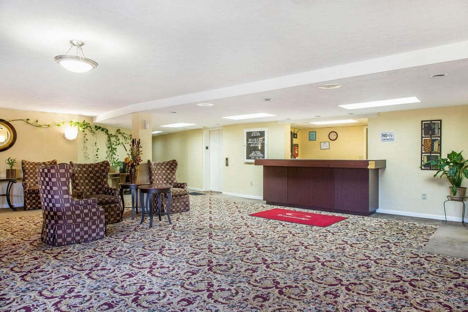Gold Star Inn & Suites Hotel in Groton
