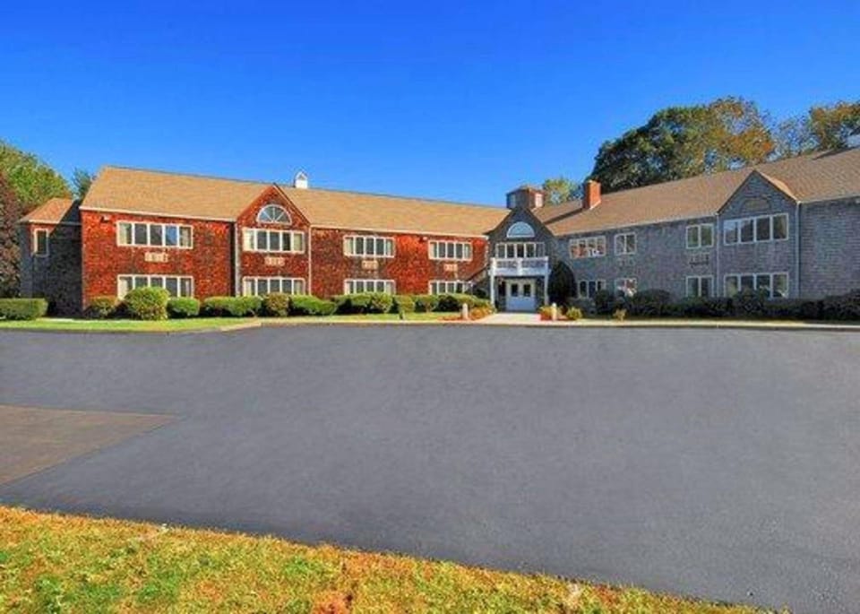 Gold Star Inn & Suites Hotel in Groton
