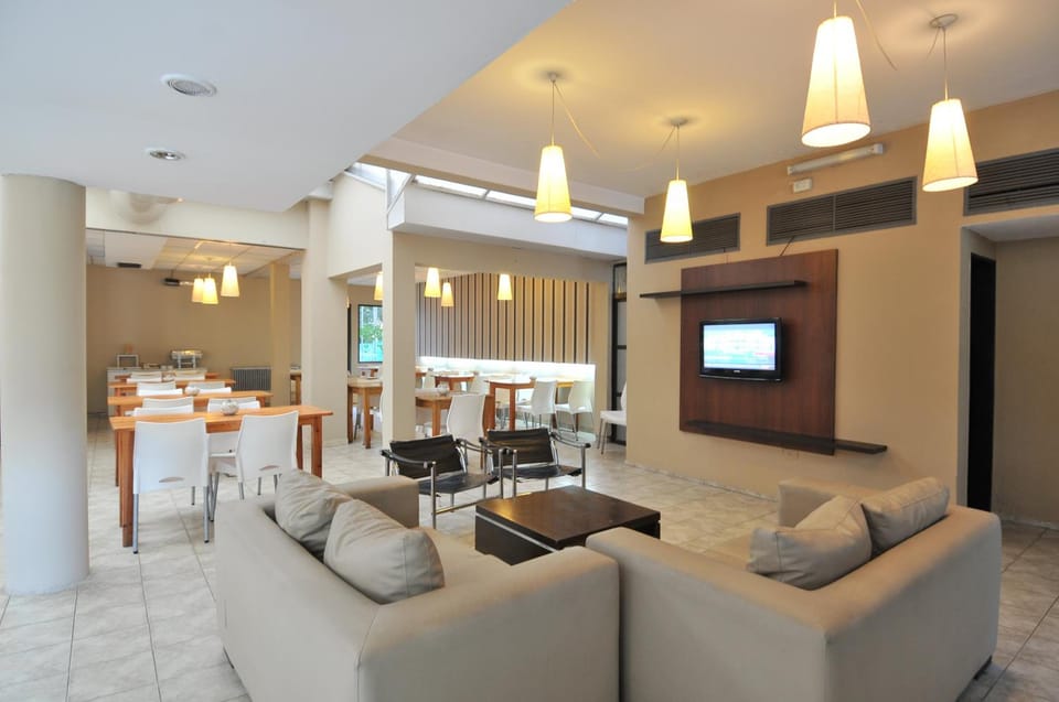 Shared lounge/TV area