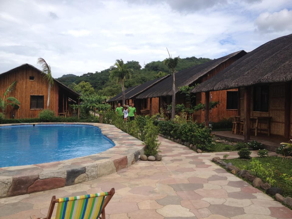 Swimming pool [outdoor]