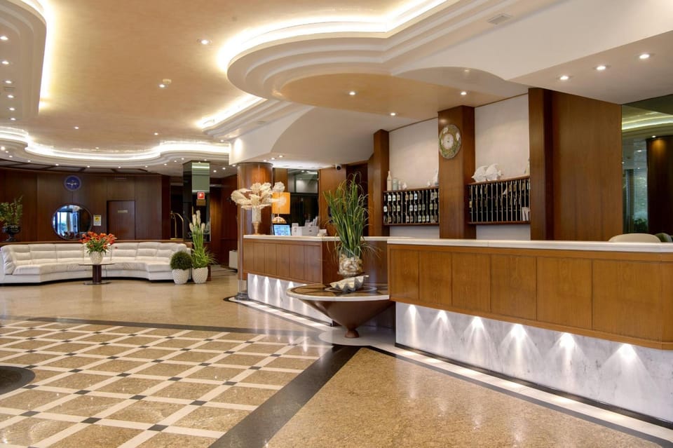 Shared lounge/TV area
