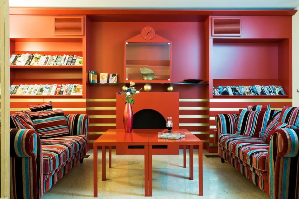 Shared lounge/TV area