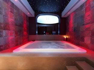 Hot tub