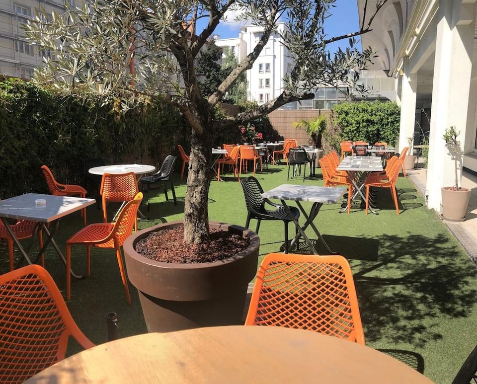 Ibis Styles Lyon Gorge de Loup Saphir Hotel in Lyon