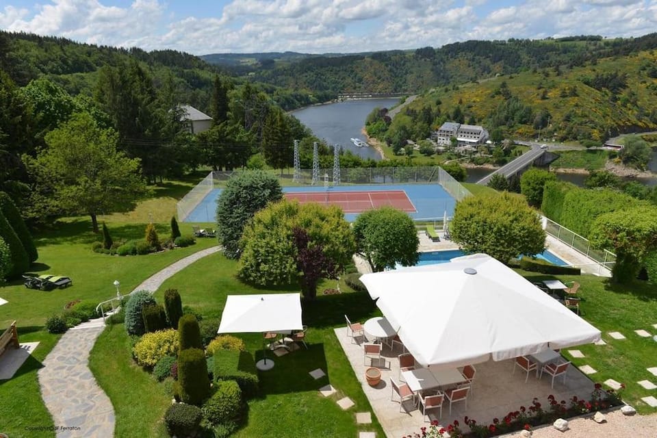 Logis Hotel Beau Site Hotel in Auvergne-Rhône-Alpes