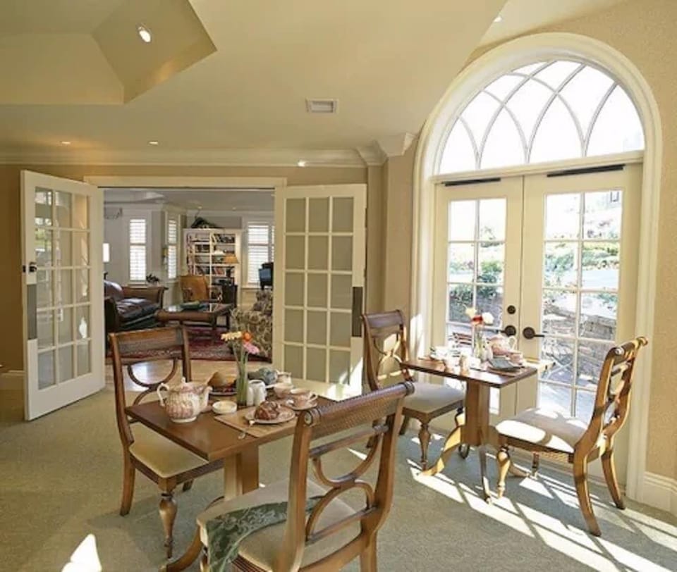 Harbour House Hotel in Niagara-on-the-Lake