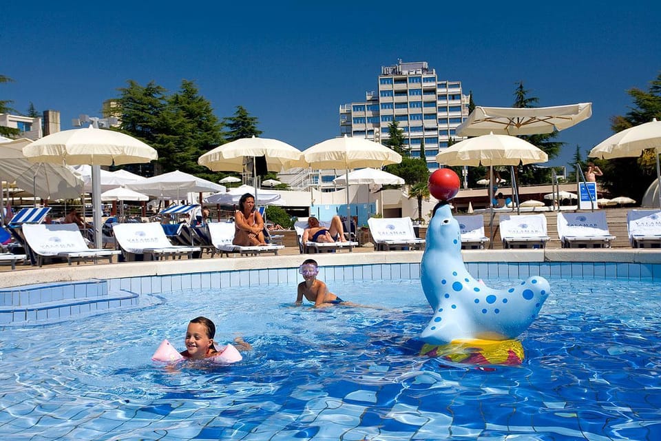 Swimming pool [kids]