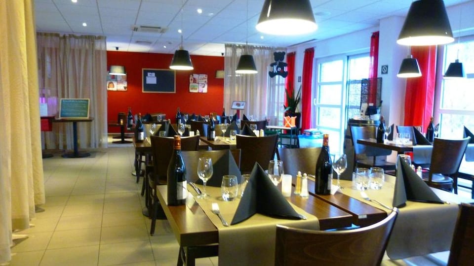 DC Hotel Charleroi Airport Hotel in Charleroi