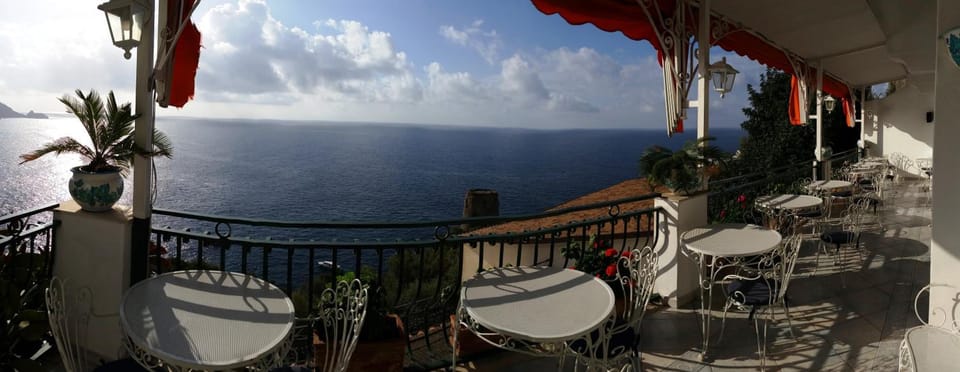 Hotel La Perla Hotel in Praiano