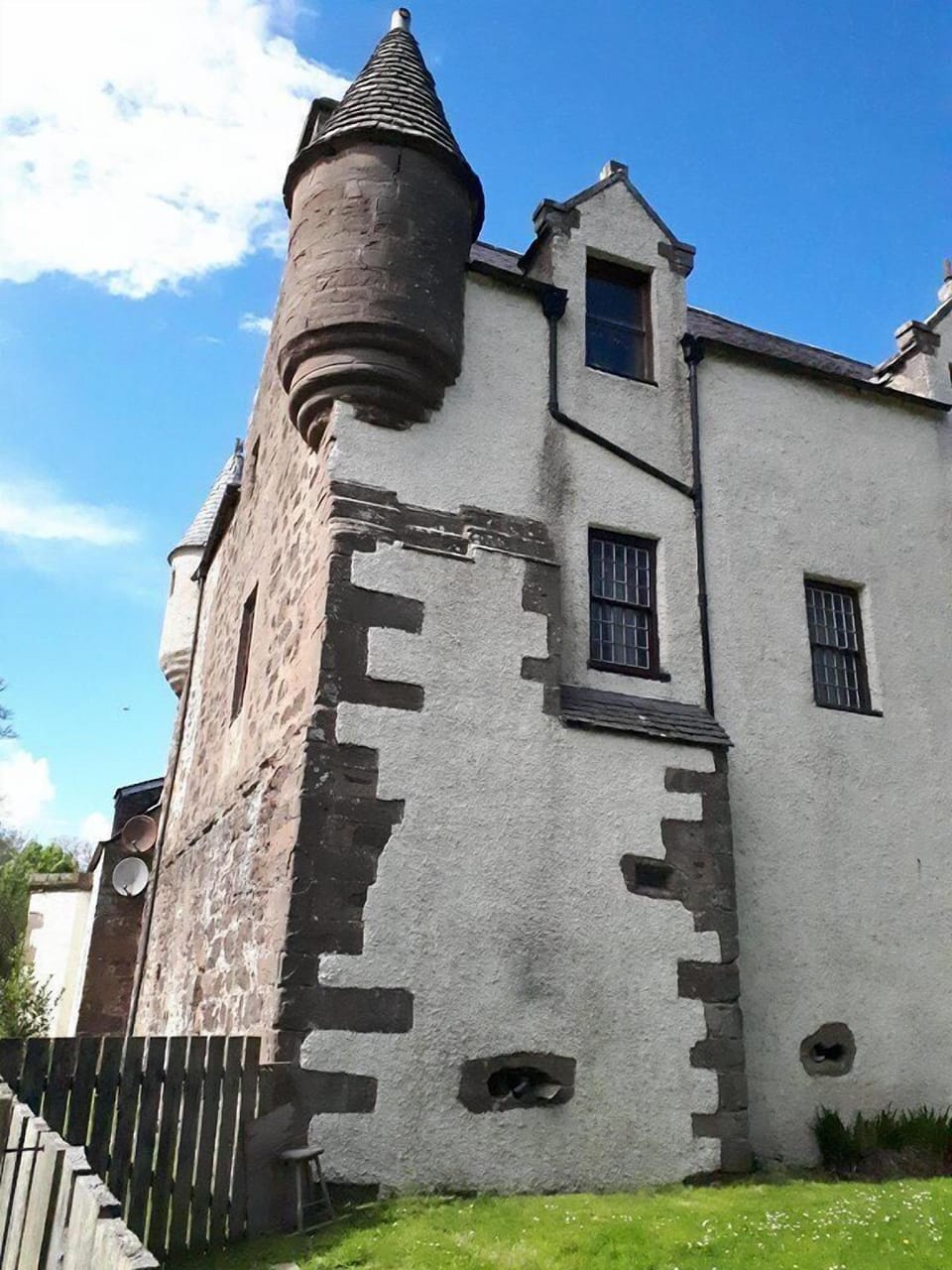 Hallgreen Castle Hotel in Scotland