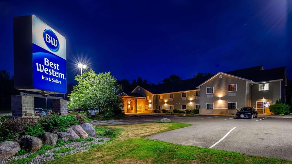 Crandon Inn & Suites Hotel in Crandon