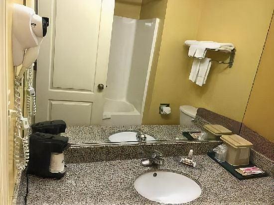 Mountain Inn & Suites - Dunlap TN Hotel in Tennessee