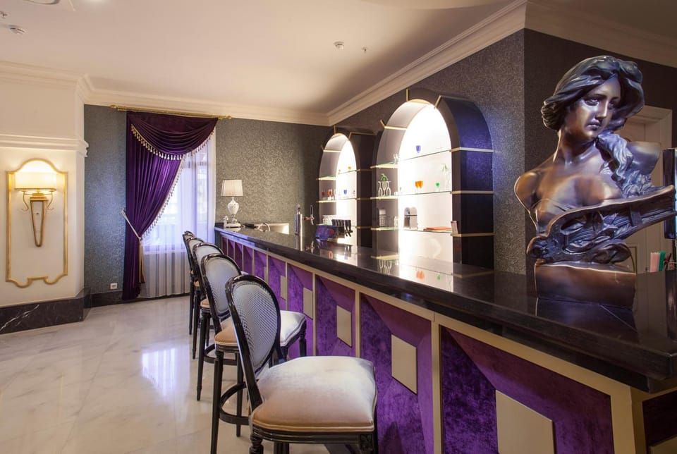 Bar/lounge