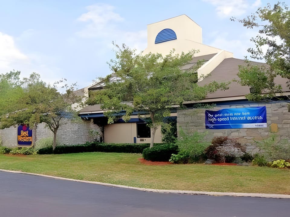 Days Inn & Suites by Wyndham Monroe Hotel in Jerusalem Township