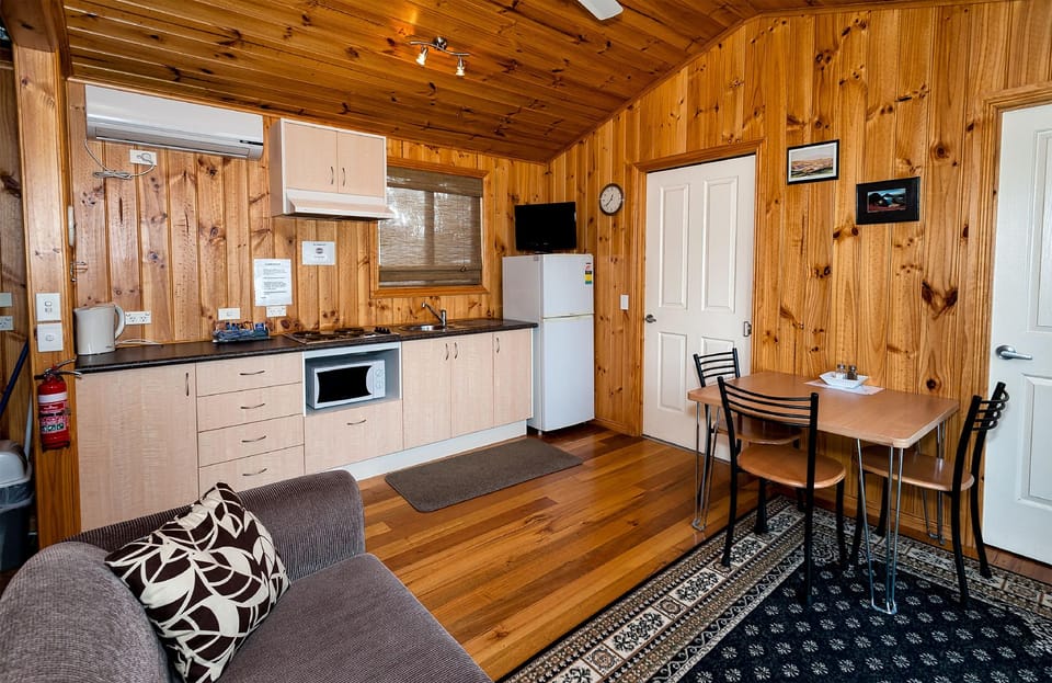 Snug Beach Cabin and Caravan Park Hotel in Tasmania