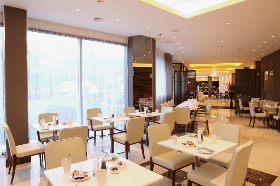 Park Grand Heathrow Hotel in Isleworth