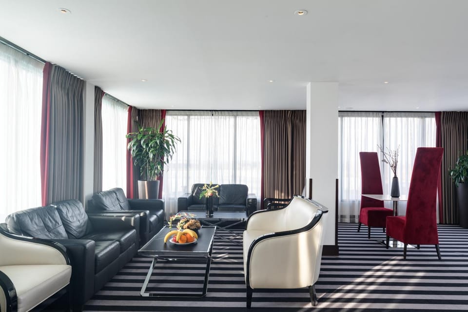 Park Grand Heathrow Hotel in Isleworth