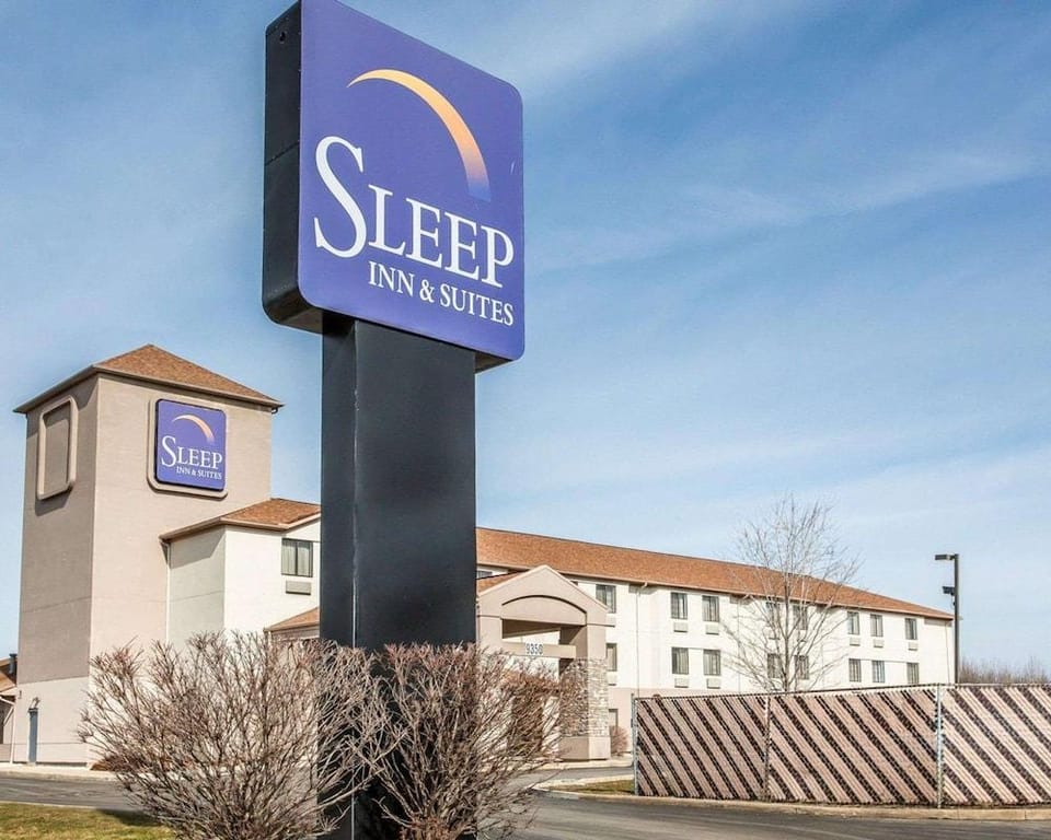 Sleep Inn & Suites Near I-90 and Ashtabula Hotel in Lake Erie