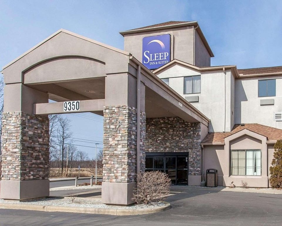 Sleep Inn & Suites Near I-90 and Ashtabula Hotel in Lake Erie