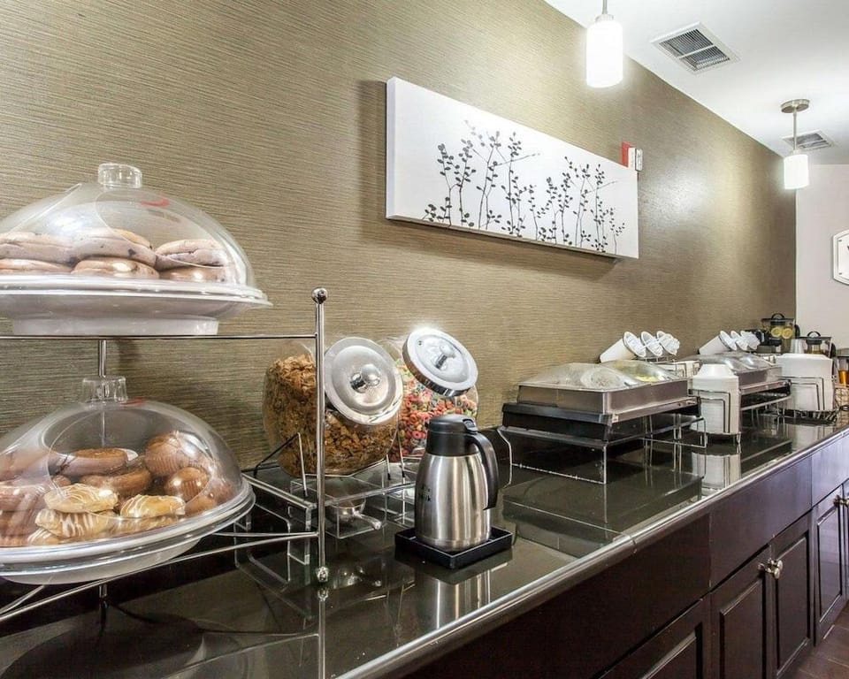 Sleep Inn & Suites Near I-90 and Ashtabula Hotel in Lake Erie