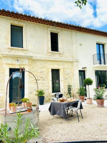 MAS DES 2 PLATANES Hotel in Arles