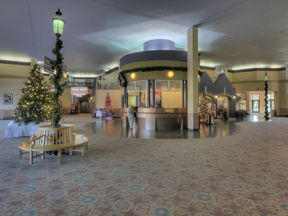 The Branson Hillside Hotel Hotel in Branson
