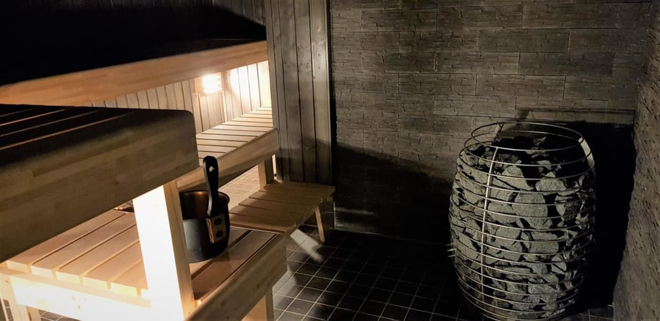 Kuukkeli Ivalo Airport Inn Hotel in Lapland