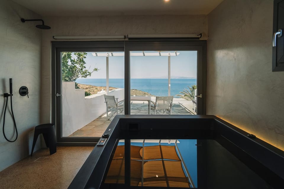 Cape Napos Apartment hotel in Milos