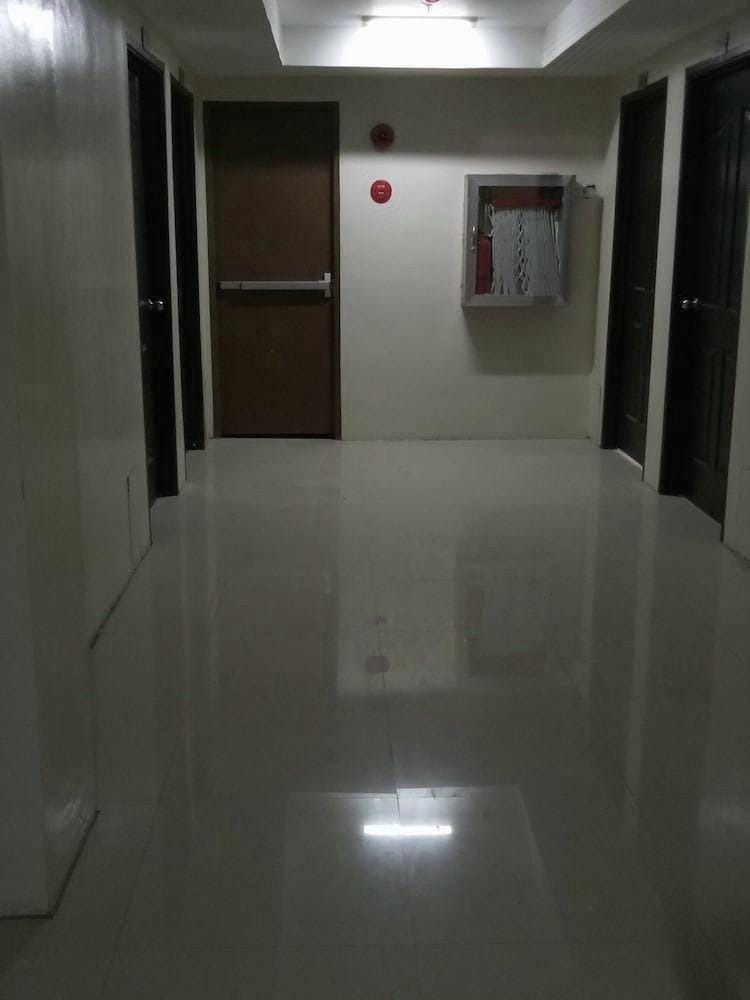 Vimelzu Transient and Lodge Hotel in Paranaque