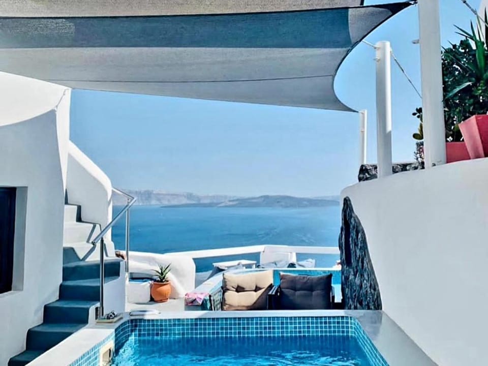 Aqua & Terra Traditional Cave Houses Hotel in Oia