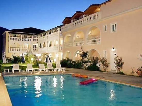 Hotel Plessas Palace Hotel in Alikanas