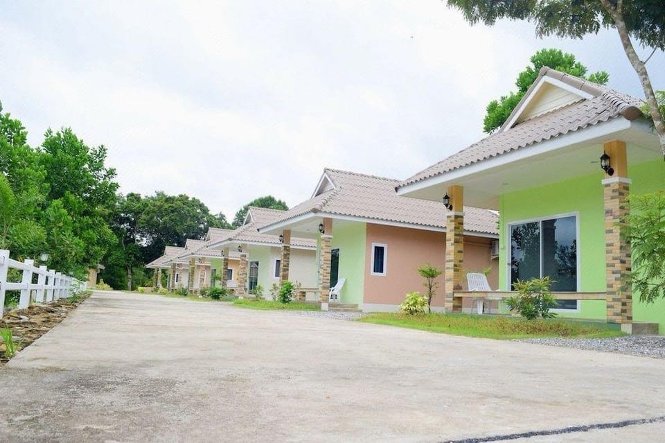 Khowbuysi View Resort Hotel in Thailand