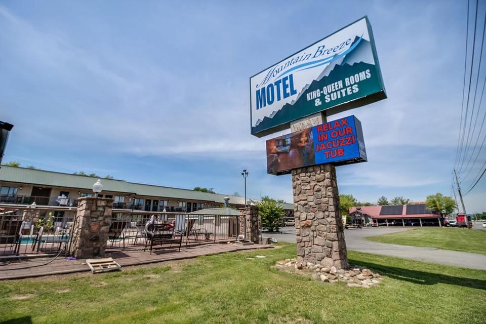 Mountain Breeze Motel Motel in Pigeon Forge