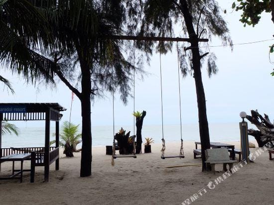 Tharadol Beach Resort Hotel in Thailand