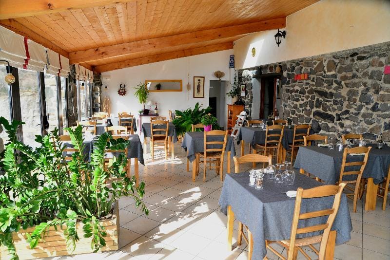 Logis Hotel-Restaurant la Mere Biquette Hotel in Provence-Alpes-Côte d'Azur