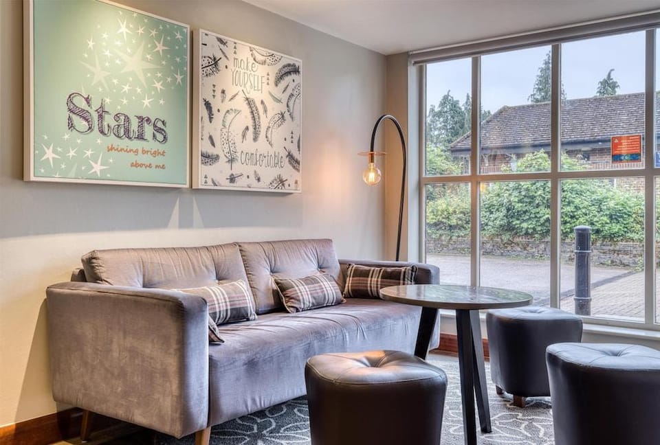 Premier Inn London Gatwick Airport South Hotel in Crawley