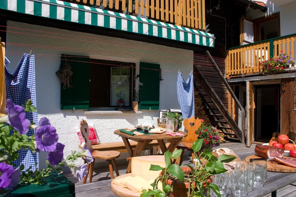 Almhutte & Skihutte Kohlerhaus Hotel in Stuben
