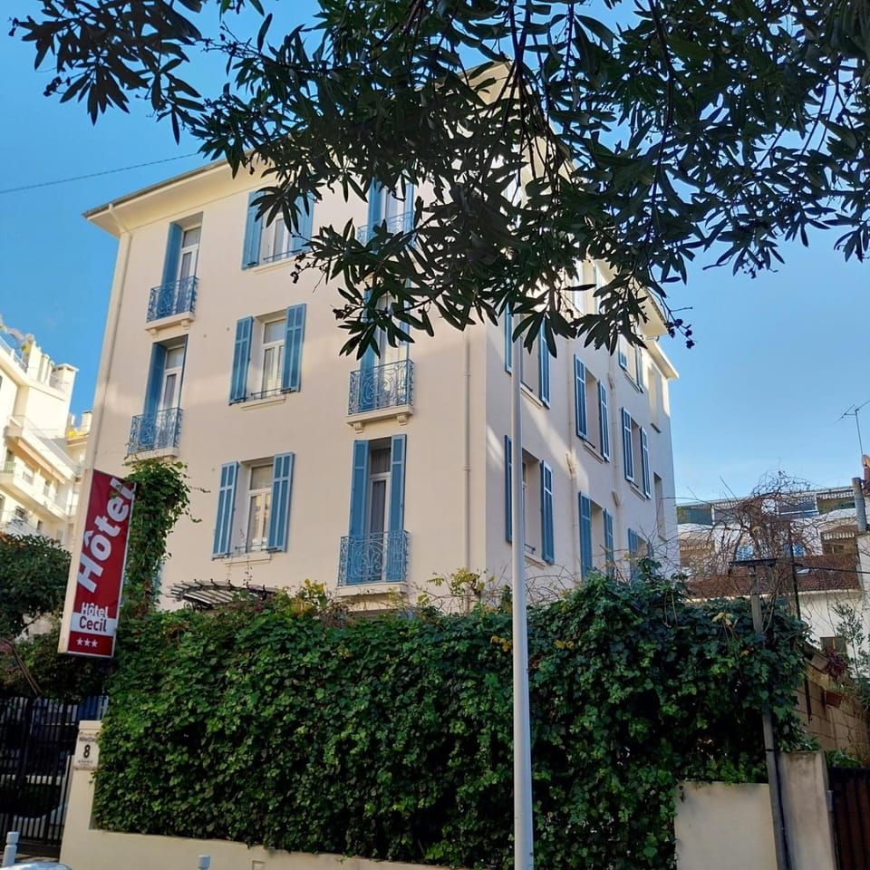Hotel de charme CECIL Hotel in Antibes