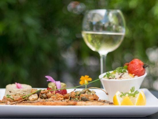 L'Arcalod & Bistrot Jeanne - Lac d'Annecy - Hotel Restaurant Spa Hotel in Doussard