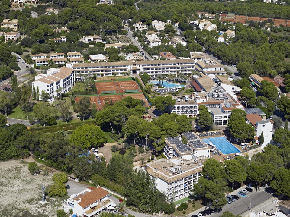 Beach Club Font de Sa Cala Hotel in Llevant