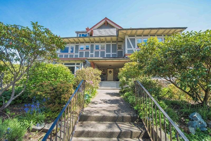 Dashwood Manor Seaside Bed & Breakfast Hotel in Victoria
