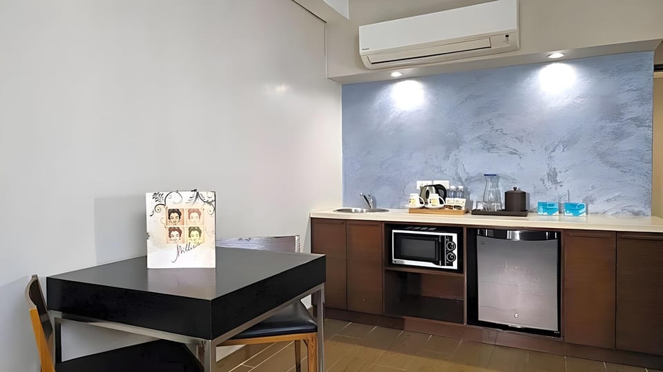 Microtel by Wyndham Acropolis Hotel in Pasig