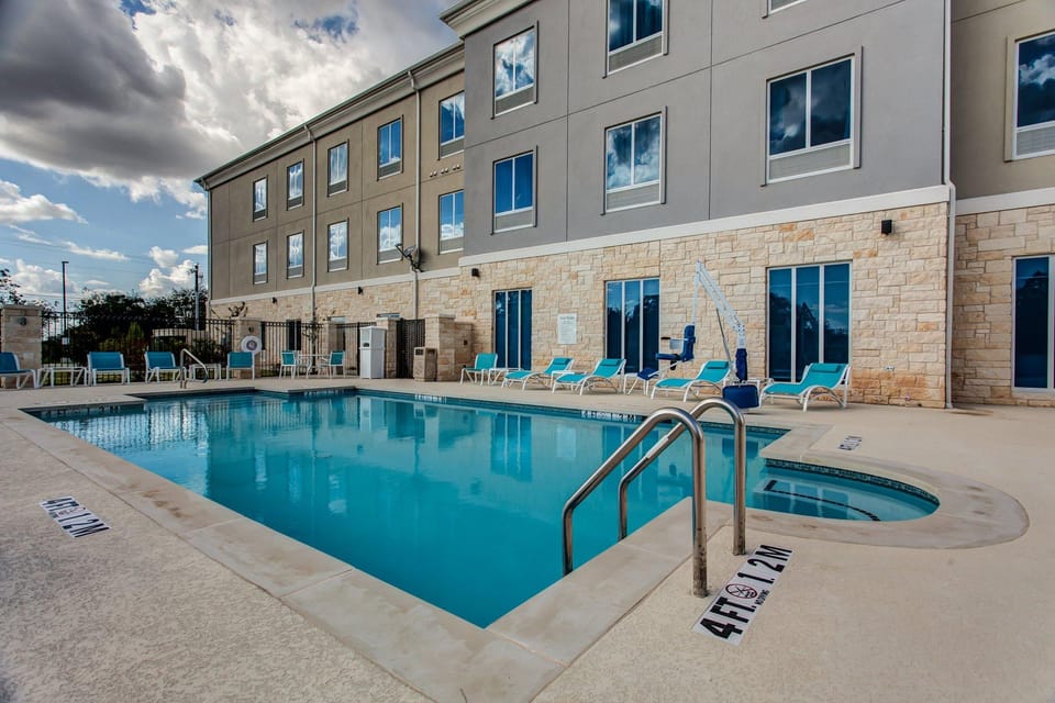 Holiday Inn Express & Suites Gatesville By IHG Hotel in Rio Grande