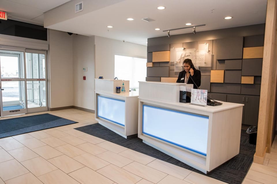 Holiday Inn Express & Suites Marietta By IHG Hotel in Marietta