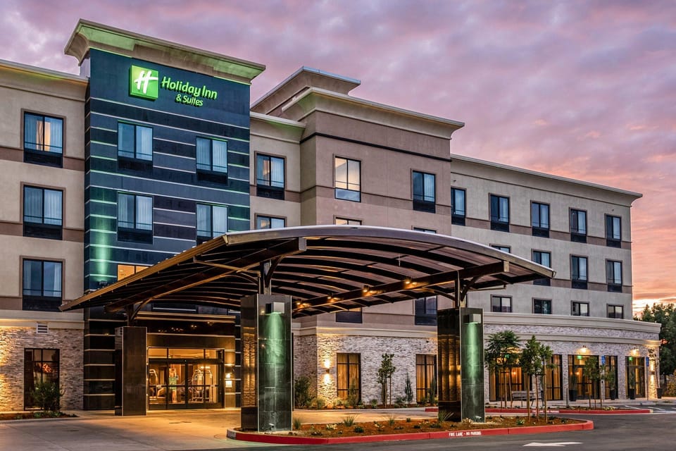 Holiday Inn & Suites Silicon Valley - Milpitas by IHG Hotel in Milpitas