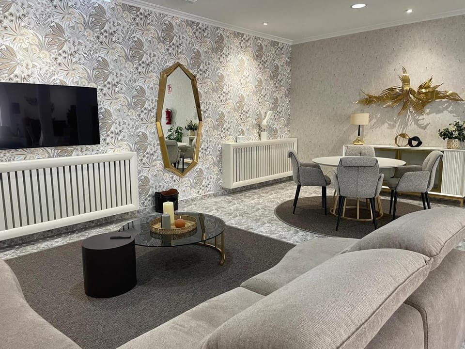 Shared lounge/TV area